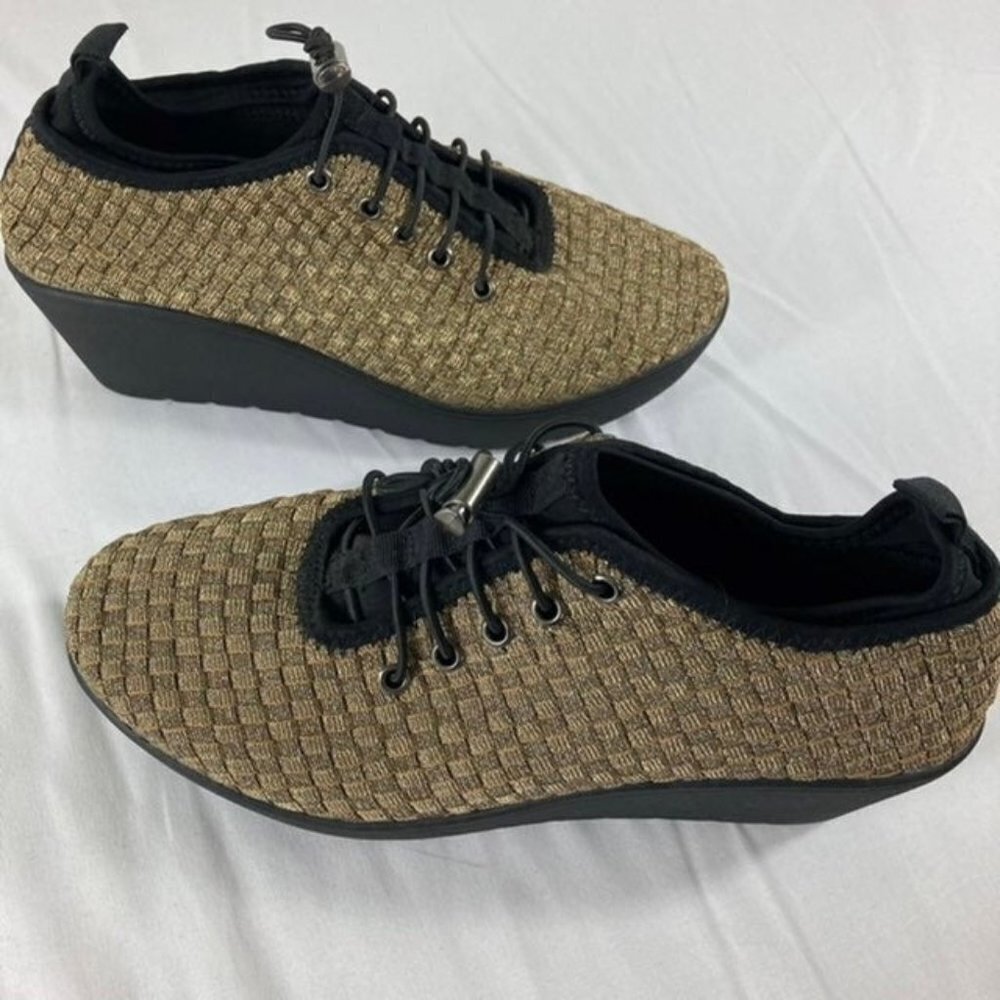 Womens Steven by Steve Madden Wedge Shoe Gold Black Base 9